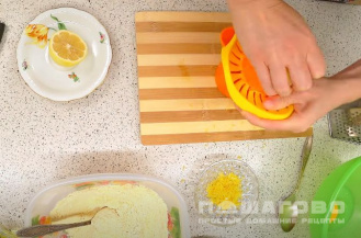 Фото приготовления рецепта: Лимонные панкейки на кефире с шоколадной начинкой - шаг 5