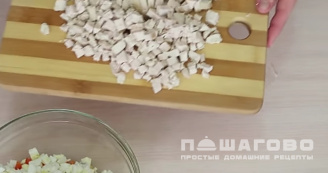 Фото приготовления рецепта: Оливье с курицей - шаг 4