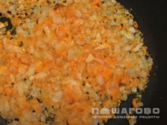 Фото приготовления рецепта: Наваристый куриный суп с макаронами - шаг 3
