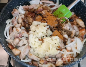 Фото приготовления рецепта: Огурцы с мясом по-корейски - шаг 3