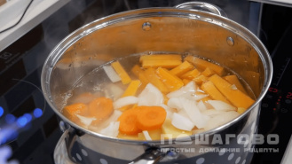 Фото приготовления рецепта: Тыквенный суп пюре с курицей - шаг 3