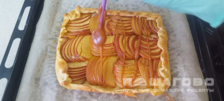 Фото приготовления рецепта: Творожная галета с яблоками - шаг 6