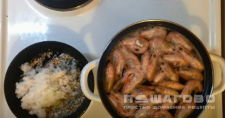 Фото приготовления рецепта: Томатный суп с морепродуктами - шаг 3