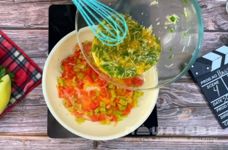 Фото приготовления рецепта: Фриттата с овощами и пармезаном - шаг 9
