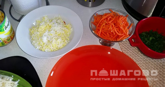 Фото приготовления рецепта: Салат с куриным копченым окорочком - шаг 1