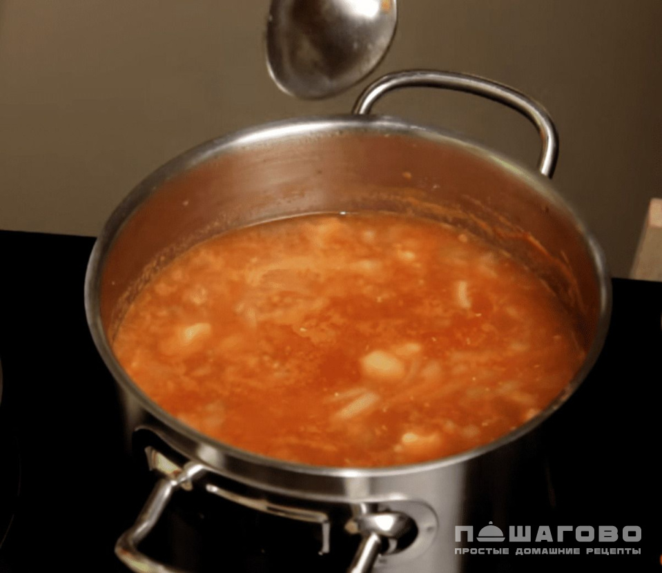Фото приготовления рецепта: Томатный суп с курицей - шаг 3