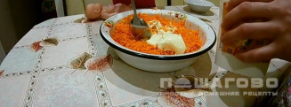 Фото приготовления рецепта: Салат из моркови с чесноком - шаг 3