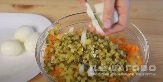 Фото приготовления рецепта: Русский салат с домашним майонезом - шаг 1