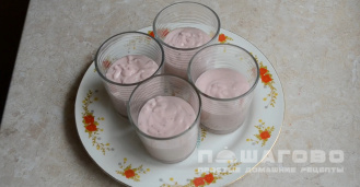 Фото приготовления рецепта: Йогуртовый мусс - шаг 7