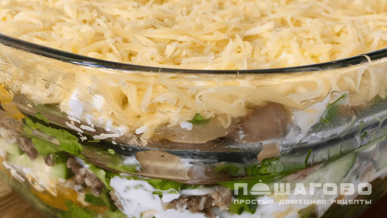 Салат с жареными грибами