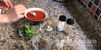 Фото приготовления рецепта: Томатный чесночный соус - шаг 2