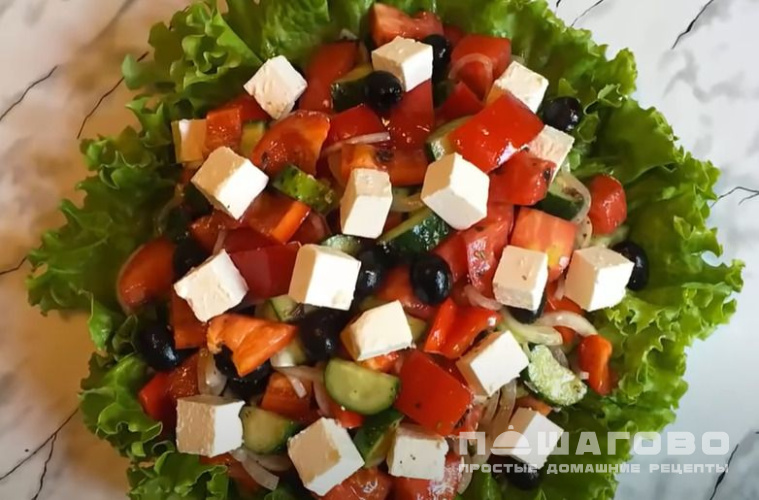 Салат греческий с курицей классический