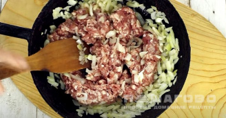 Фото приготовления рецепта: Запеканка из баклажанов с мясом - шаг 2