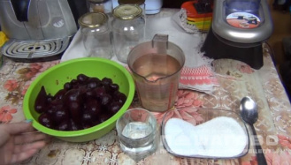 Фото приготовления рецепта: Заготовка для холодного свекольника на зиму - шаг 1