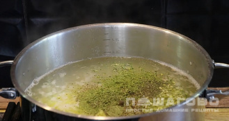 Фото приготовления рецепта: Рыбный суп из сайды - шаг 3