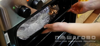 Фото приготовления рецепта: Петух в рукаве в духовке - шаг 9