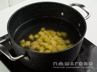 Фото приготовления рецепта: Капустняк с картошкой и рисом - шаг 5