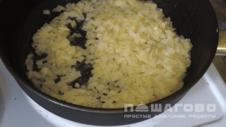 Фото приготовления рецепта: Спагетти с грибами в сливочном соусе - шаг 2