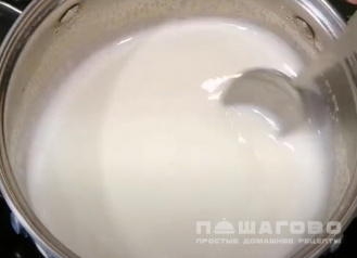 Фото приготовления рецепта: Каша манная на молоке - шаг 3