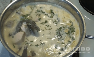 Фото приготовления рецепта: Рыбный суп со сливками - шаг 4