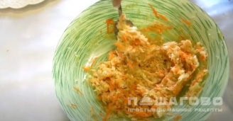 Фото приготовления рецепта: Драники капустные на сковороде - шаг 3