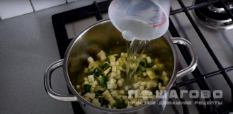 Фото приготовления рецепта: Легкий суп-пюре из шпината - шаг 6