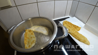 Фото приготовления рецепта: Чебуреки с тыквой - шаг 4