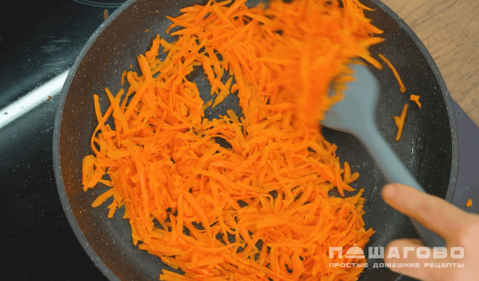 Фото приготовления рецепта: Густой гороховый суп с курицей - шаг 3