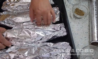 Фото приготовления рецепта: Сибас, запеченный в фольге - шаг 6