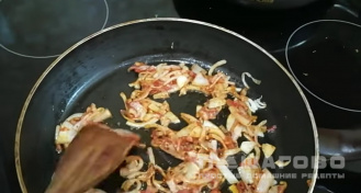 Фото приготовления рецепта: Бигус из квашеной капусты (без мяса) - шаг 3