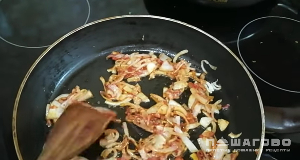 Фото приготовления рецепта: Бигус из квашеной капусты (без мяса) - шаг 3