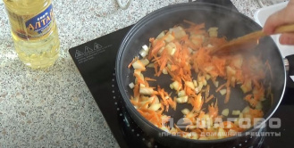 Фото приготовления рецепта: Суп с тушенкой, картошкой и вермишелью - шаг 5