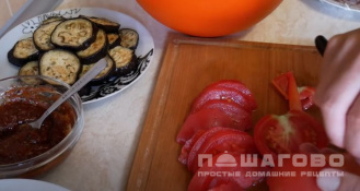 Фото приготовления рецепта: Пицца с баклажанами и вялеными томатами - шаг 9