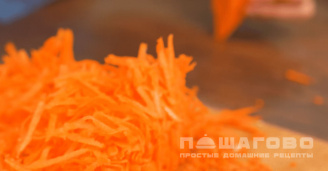 Фото приготовления рецепта: Рыба под маринадом из моркови и лука - шаг 3