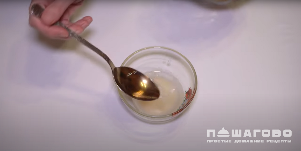 Фото приготовления рецепта: Панна-котта с вишней - шаг 3