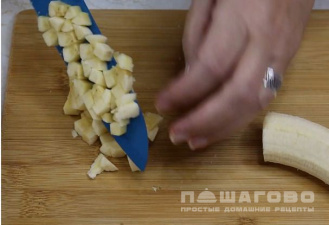 Фото приготовления рецепта: Салат из свеклы и банана - шаг 3