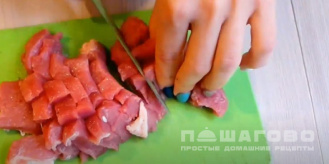 Фото приготовления рецепта: Гуляш из свинины с подливкой как в детском саду - шаг 2