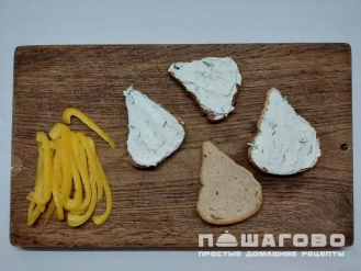 Фото приготовления рецепта: Бутерброды с рикоттой - шаг 3