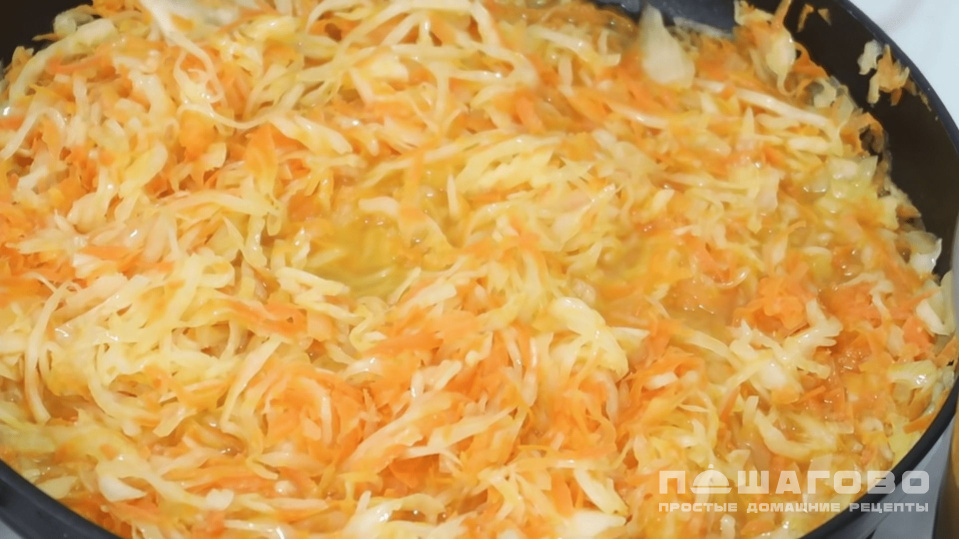 Фото приготовления рецепта: Кислые щи с капустой и куриной грудкой - шаг 3