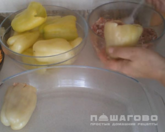Фото приготовления рецепта: Фаршированные перцы в духовке - шаг 3