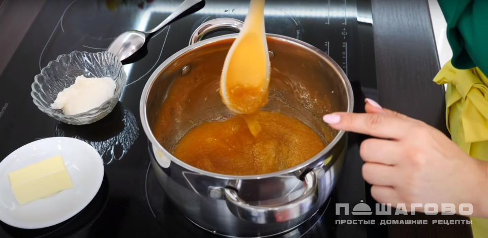 Фото приготовления рецепта: Торт медовый со сгущенкой - шаг 1