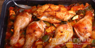 Фото приготовления рецепта: Кабачки с курицей в духовке - шаг 4