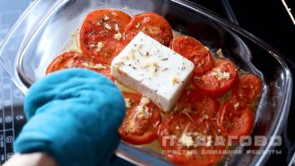 Фото приготовления рецепта: Паста с помидорами и сыром - шаг 2