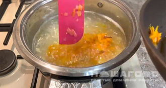 Фото приготовления рецепта: Суп из индейки с плавленым сыром - шаг 7