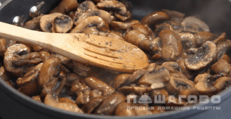 Фото приготовления рецепта: Соус Портобелло грибной - шаг 2