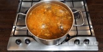 Фото приготовления рецепта: Суп с фрикадельками и фасолью - шаг 5