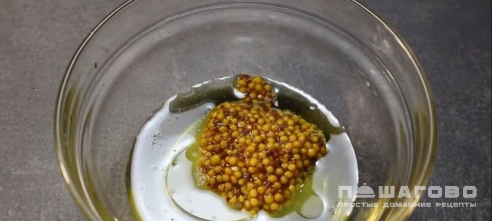 Фото приготовления рецепта: Салат с моцареллой и руколой - шаг 5