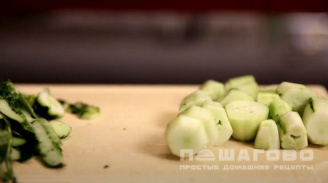Фото приготовления рецепта: Гаспачо из арбуза - шаг 4