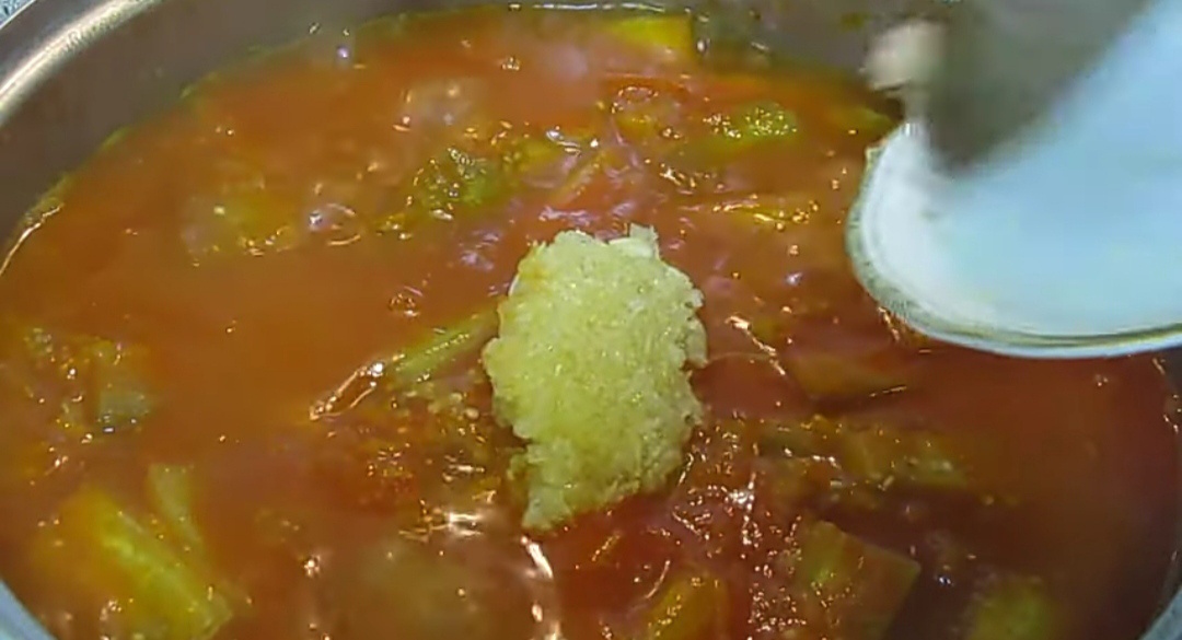 Фото приготовления рецепта: Салат Вкус августа - шаг 7
