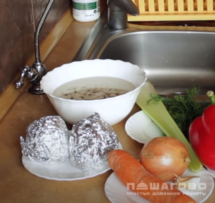 Фото приготовления рецепта: Вкусный диетический борщ без мяса - шаг 1